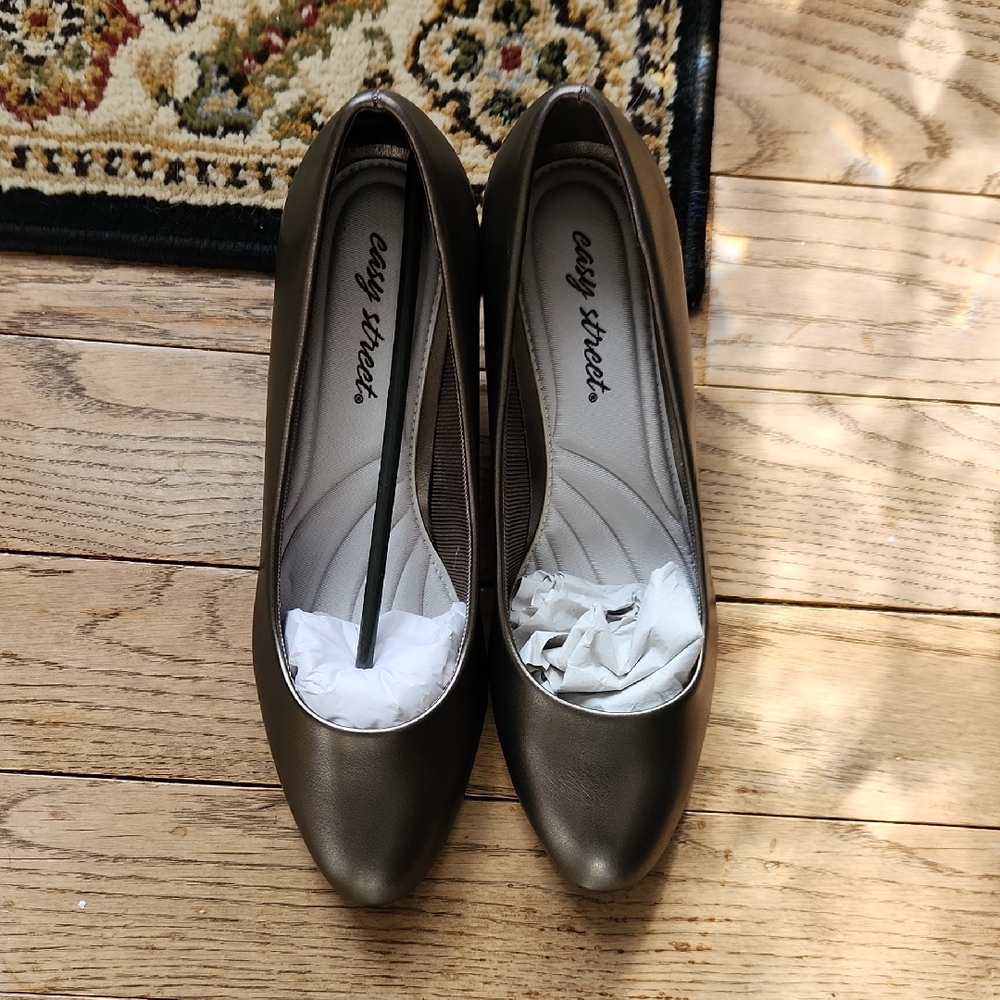 Easy Street Women's Bronze Heels